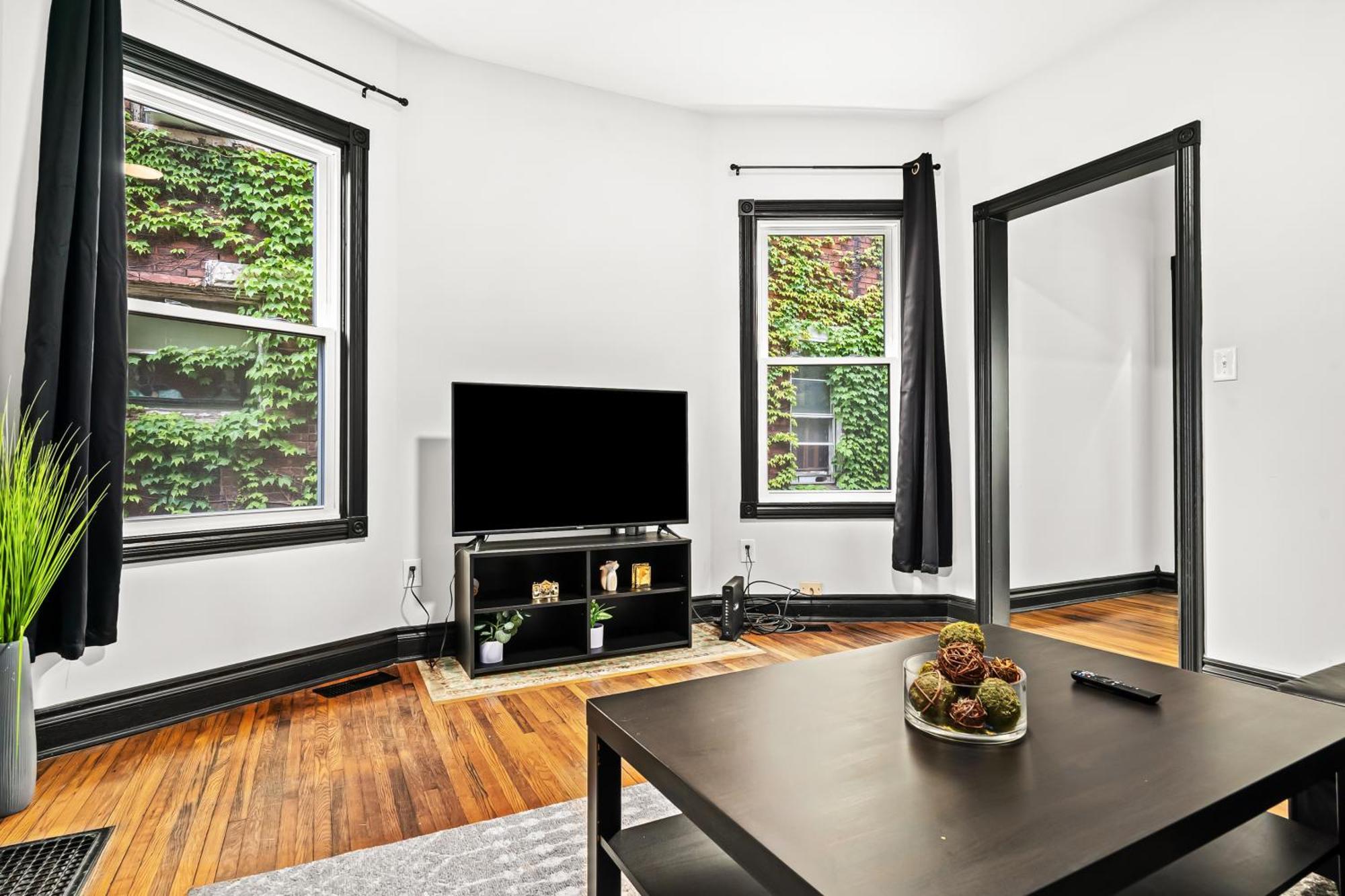 Apartment Midtown Modern Charm
